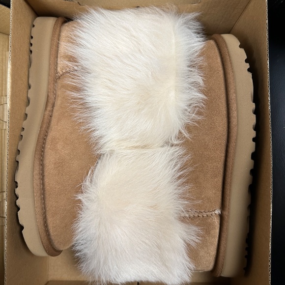 NIB! UGG Women's Boots Mini Toscana Cuff Sheepskin In Chestnut Size US6/EU37 - Picture 2 of 10